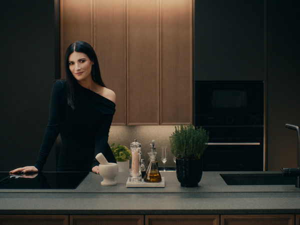 “VIVIMI” è la nuova campagna pubblicitaria di Scavolini con Laura Pausini